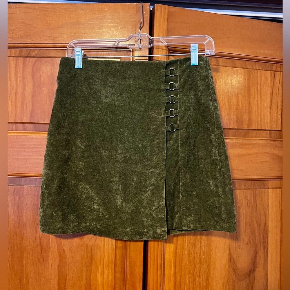 Loveriche Olive Green Corduroy Mini Skirt, Women’s Size Medium